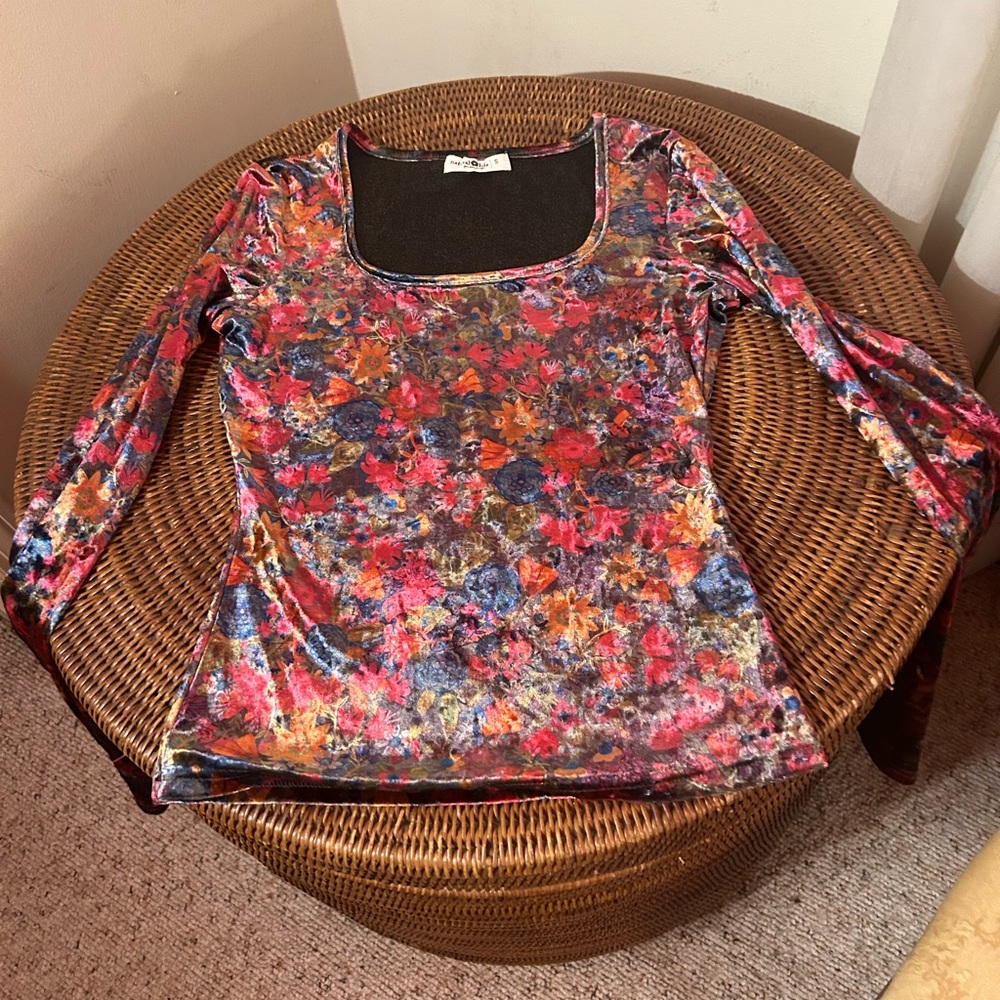 Beautiful Multicolor Pullover Top - image 1